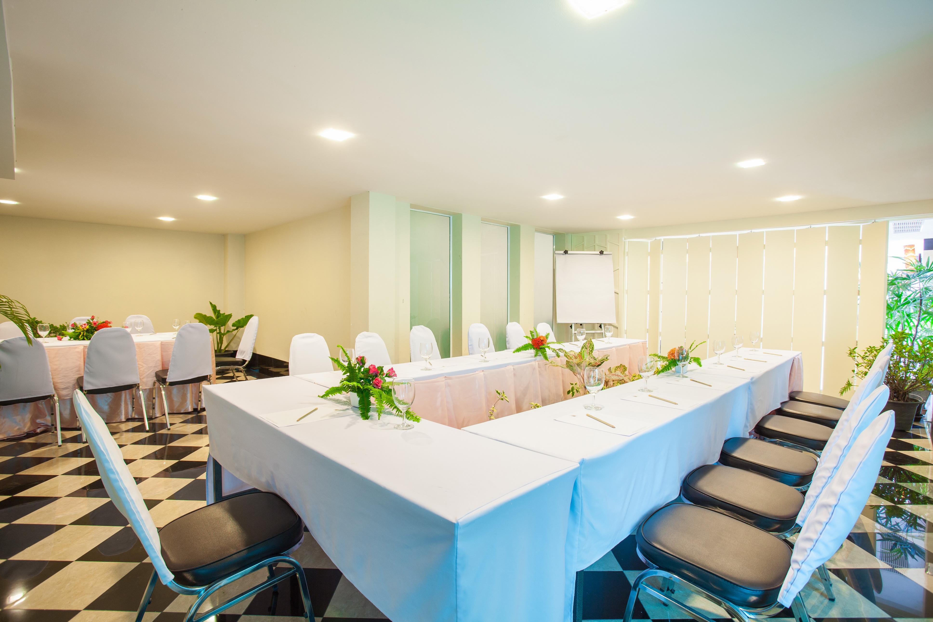 Paradise Hotel Udonthani Екстер'єр фото